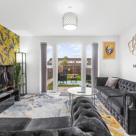 Luxury 2 Bed House City Centre ✘ Bbq & Garden ☆ Family Friendly→ Swingball & Outdoor Furniture - Free Parking → With 50 Inch Smart Tv, Free Netflix & Wifi ✘ Comfy Seating Area - By Maevela Birmingham Bagian luar foto