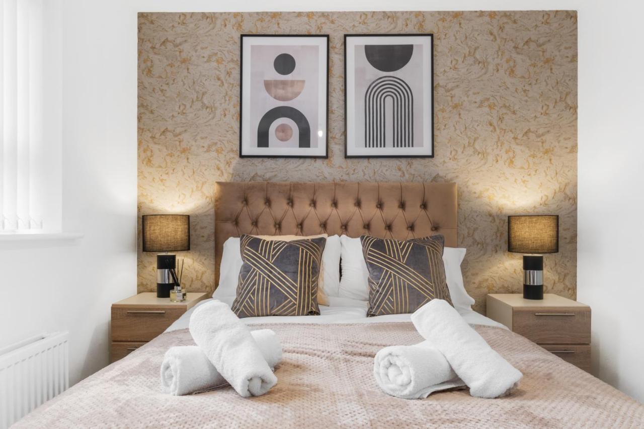 Luxury 2 Bed House City Centre ✘ Bbq & Garden ☆ Family Friendly→ Swingball & Outdoor Furniture - Free Parking → With 50 Inch Smart Tv, Free Netflix & Wifi ✘ Comfy Seating Area - By Maevela Birmingham Bagian luar foto