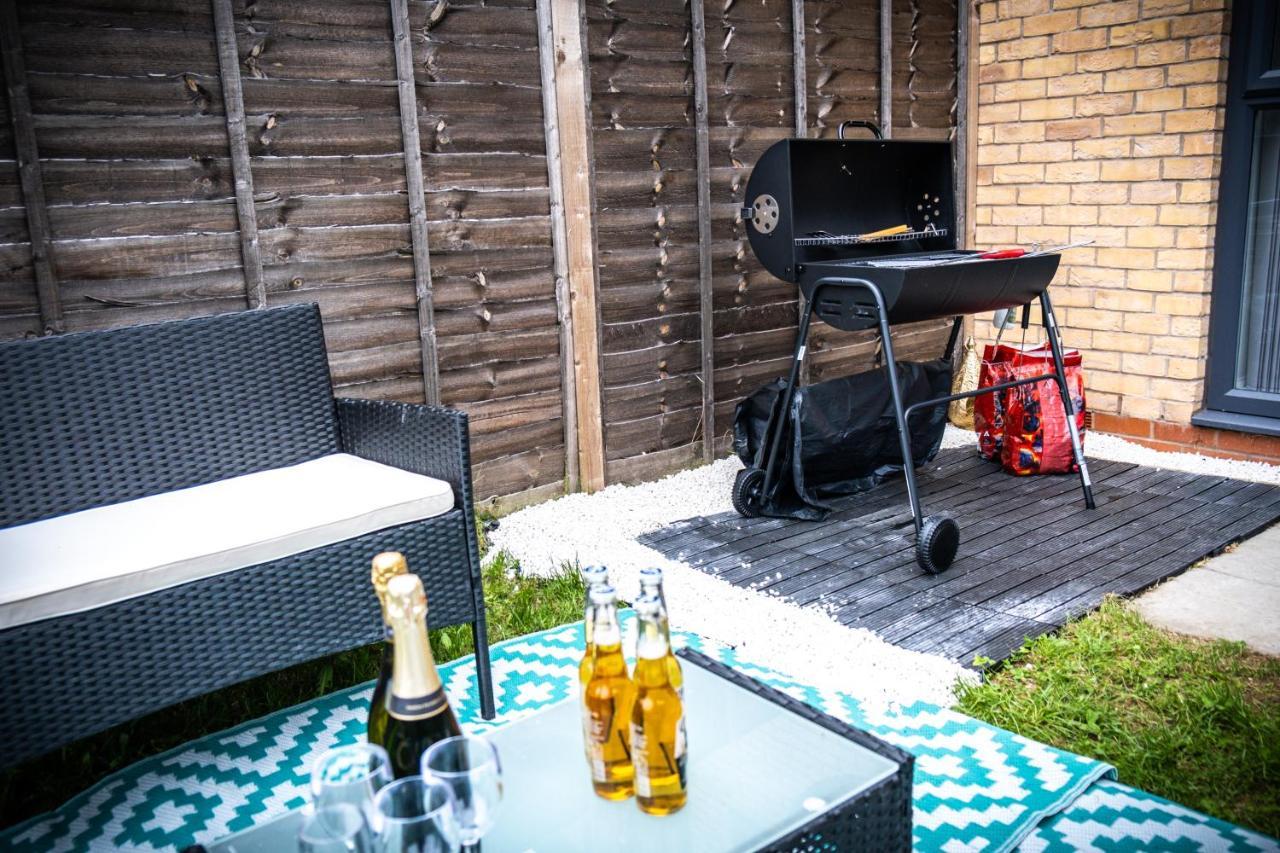 Luxury 2 Bed House City Centre ✘ Bbq & Garden ☆ Family Friendly→ Swingball & Outdoor Furniture - Free Parking → With 50 Inch Smart Tv, Free Netflix & Wifi ✘ Comfy Seating Area - By Maevela Birmingham Bagian luar foto