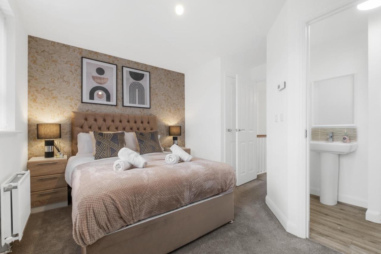 Luxury 2 Bed House City Centre ✘ Bbq & Garden ☆ Family Friendly→ Swingball & Outdoor Furniture - Free Parking → With 50 Inch Smart Tv, Free Netflix & Wifi ✘ Comfy Seating Area - By Maevela Birmingham Bagian luar foto