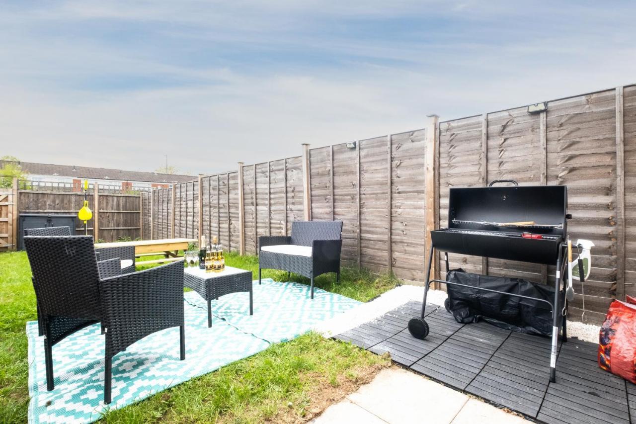 Luxury 2 Bed House City Centre ✘ Bbq & Garden ☆ Family Friendly→ Swingball & Outdoor Furniture - Free Parking → With 50 Inch Smart Tv, Free Netflix & Wifi ✘ Comfy Seating Area - By Maevela Birmingham Bagian luar foto