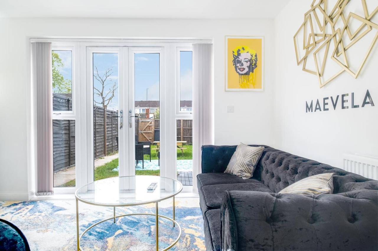Luxury 2 Bed House City Centre ✘ Bbq & Garden ☆ Family Friendly→ Swingball & Outdoor Furniture - Free Parking → With 50 Inch Smart Tv, Free Netflix & Wifi ✘ Comfy Seating Area - By Maevela Birmingham Bagian luar foto