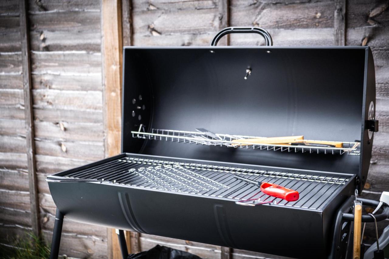 Luxury 2 Bed House City Centre ✘ Bbq & Garden ☆ Family Friendly→ Swingball & Outdoor Furniture - Free Parking → With 50 Inch Smart Tv, Free Netflix & Wifi ✘ Comfy Seating Area - By Maevela Birmingham Bagian luar foto