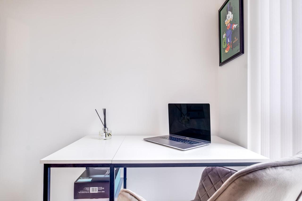 Luxury 2 Bed House City Centre ✘ Bbq & Garden ☆ Family Friendly→ Swingball & Outdoor Furniture - Free Parking → With 50 Inch Smart Tv, Free Netflix & Wifi ✘ Comfy Seating Area - By Maevela Birmingham Bagian luar foto
